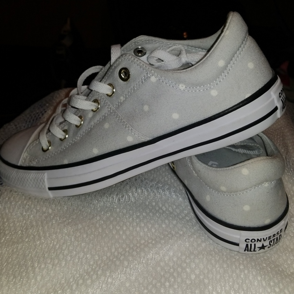 Womens size 10 converse